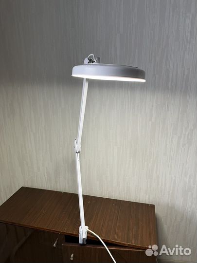 Лампа бестеневая