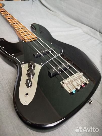 Леворукий бас Fender Squier CV 70s Jazz Bass