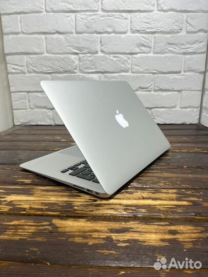 Apple MacBook Air 13inch 2017 i5/128/8/HD Graphics