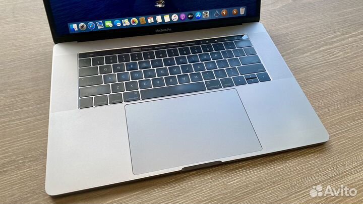 Apple MacBook Pro 2017 i7 16/512