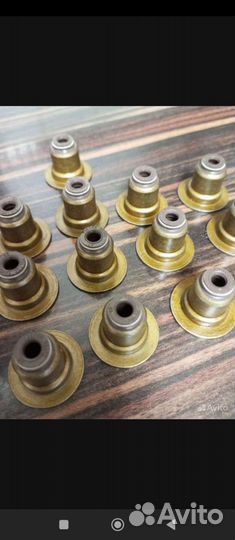 Маслосьемные колпачки