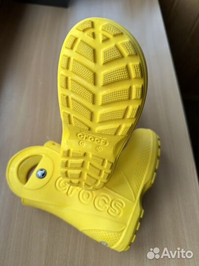 Резиновые сапоги для девочки crocs