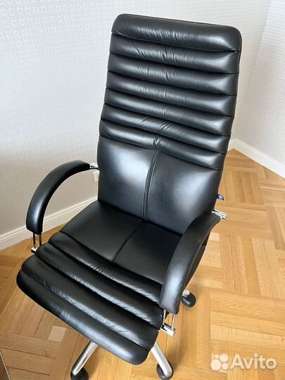 Компьютерное кресло руководителя