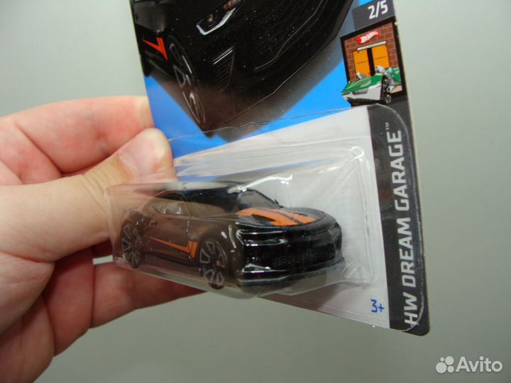 Hot Wheels 18 Camaro SS HW First Dream Garage 2/5