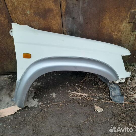 Крыло переднее левое T Surf 185