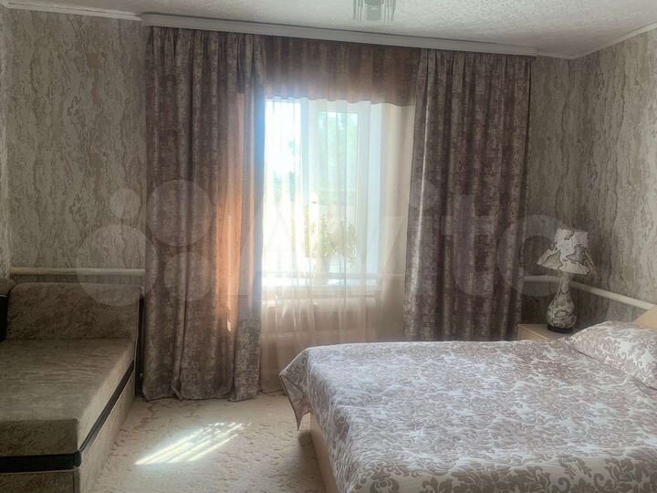 Дом 818 м² на участке 9 сот.