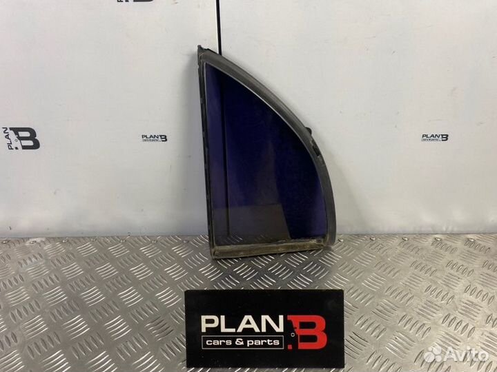 Форточка двери задняя правая Toyota Carina E 1992