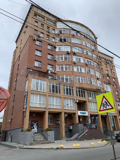 2-к. квартира, 82 м², 4/10 эт.