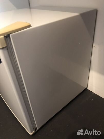 Холодильник маленький Samsung SG-06