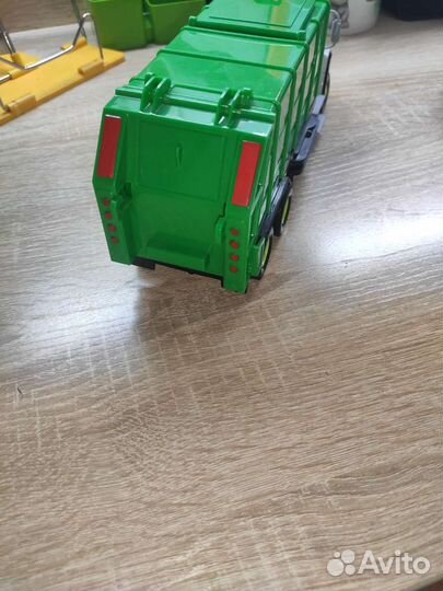 Грузовик мусоровоз