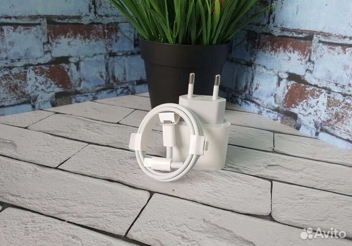 Быстрая зарядка для iPhone 20W + кабель