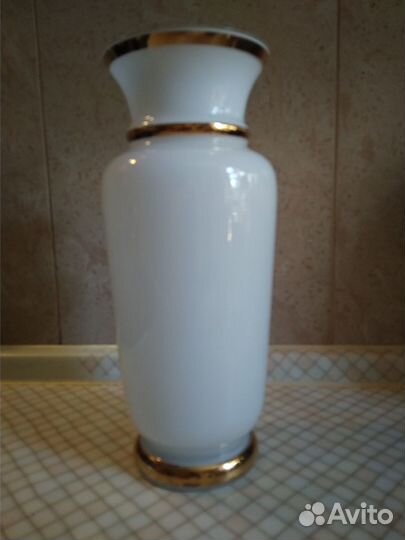 Шикарная ваза из молочного стекла. Мельница