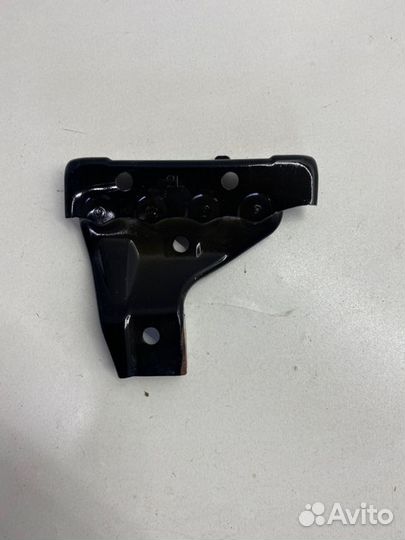 Кронштейн крепления фары передний левый Toyota