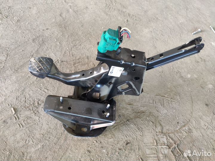 Педаль тормоза МКПП Skoda Octavia Tour 2008