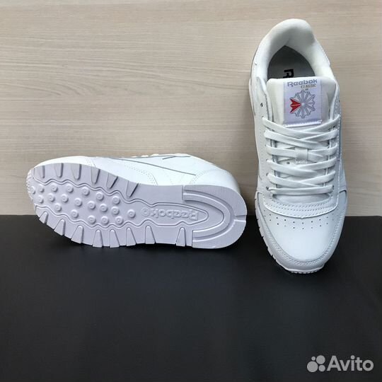 Кроссовки Reebok Classic белые женские