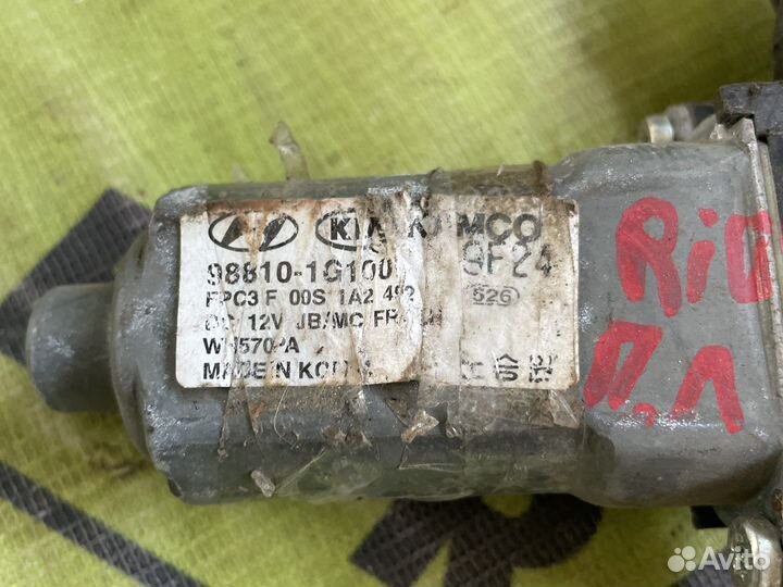 Стеклоподъемник двери передний левый Kia Rio 2