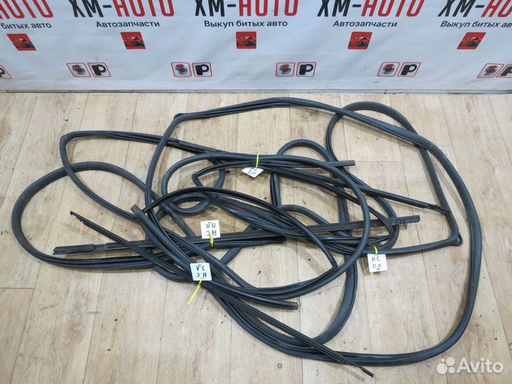 Уплотнитель двери Honda Civic 8 4D