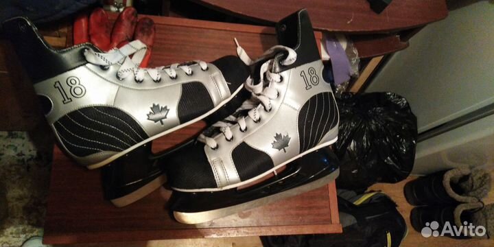 Коньки хоккейные 43 размер новые