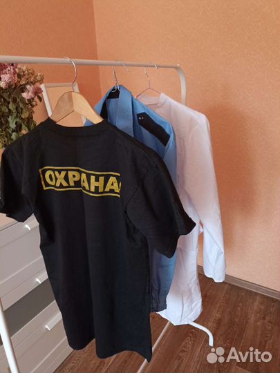 Белый халат и форма охраны