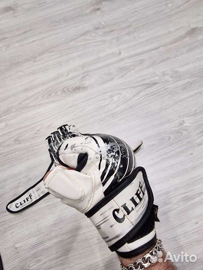 Перчатки для смешанных единоборств