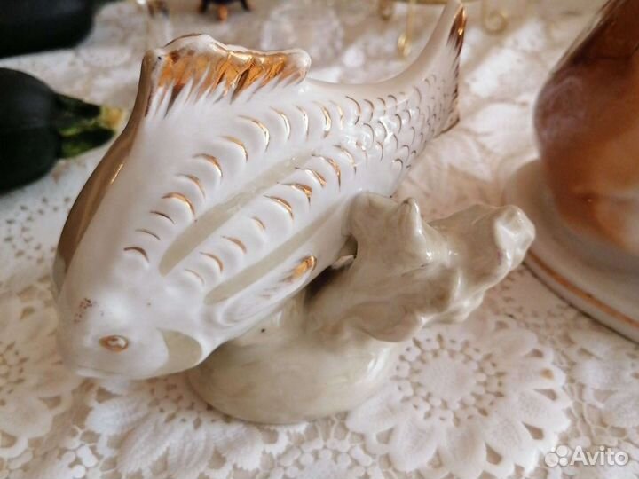 Шкатулка и статуэтки