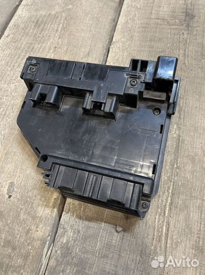 Блок предохранителей Toyota Highlander 2