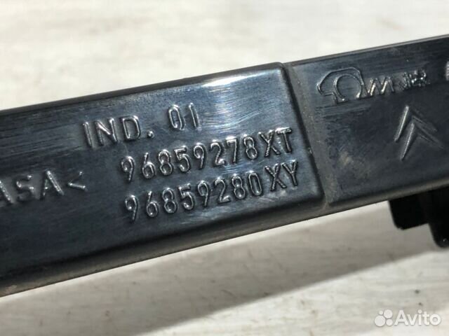 Молдинг двери перед лев peugeot 3008 1.6 ат