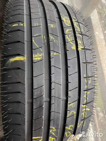 Pirelli P Zero PZ4 285/40 R22 106Y