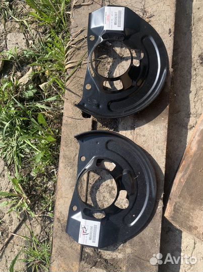 MB699396 MB699397 Защита тормозного диска передняя