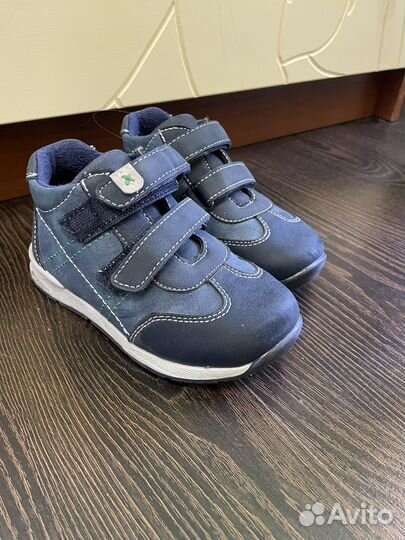 Сапоги,крассовки,ботинки на мальчика 26 размер