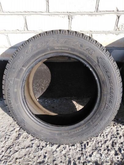 Goodyear UltraGrip 500 215/65 R16