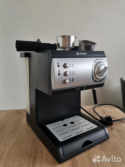 Кофеварка рожкового типа Vitek VT-1511 BK