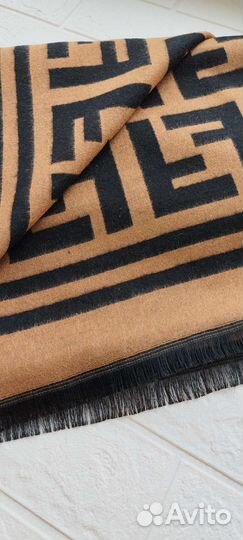 Палантин fendi