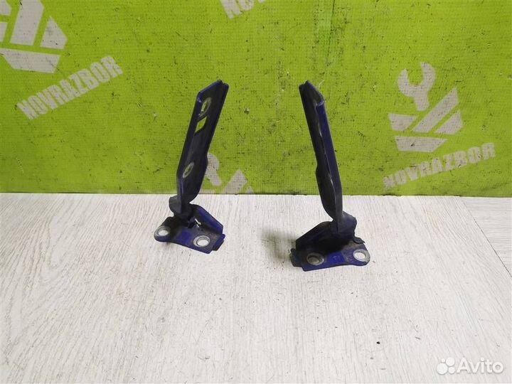 Петля капота Фольксваген Гольф 4 Бора