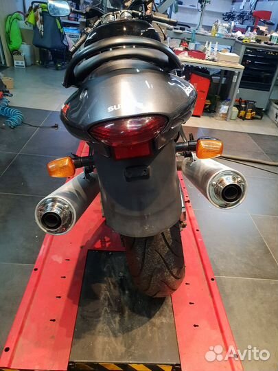 Suzuki gsx1300r hayabusa