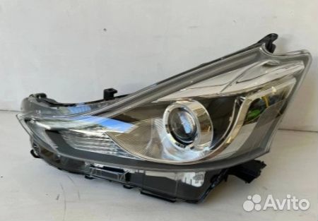Prius plus Фара левая Led