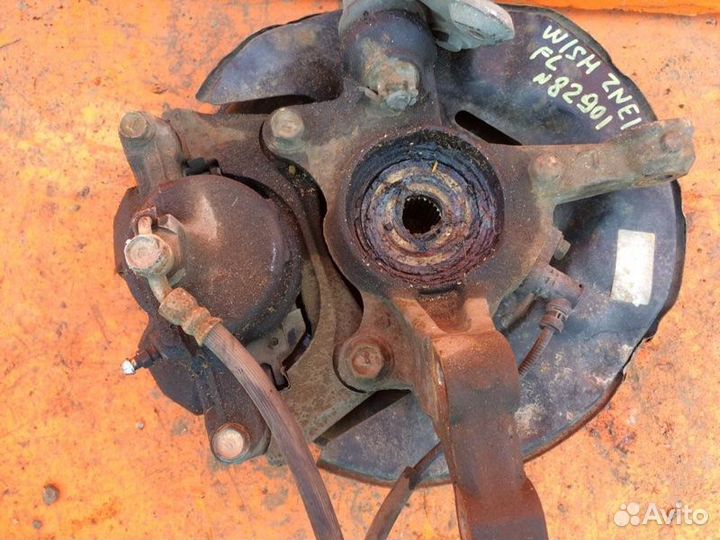 Ступица передняя левая Toyota Wish ZNE10 1ZZ-FE