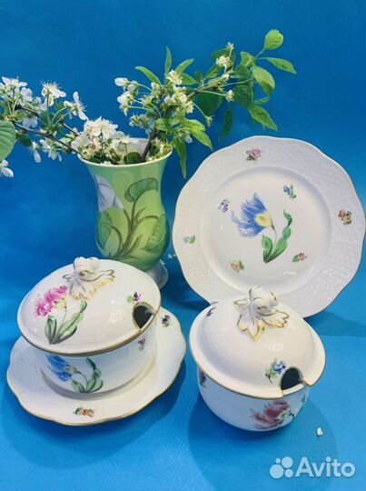 Блюдо и тарелка с тюльпанами венгерский фарфор