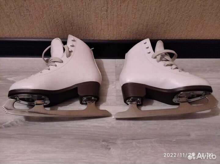 Коньки фигурные граф 30р