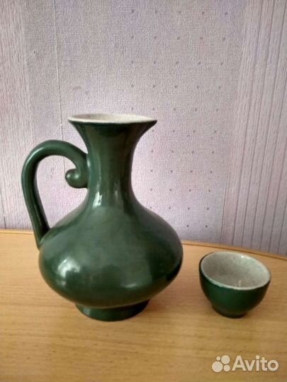 Глиняный кувшин для вина