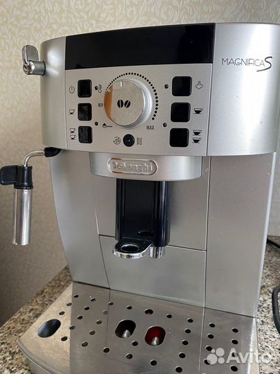 Кофемашина delonghi magnifica s