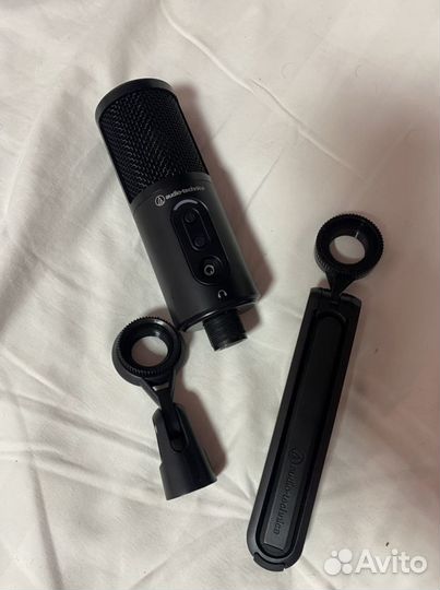Студийный микрофон Audio-Technica AT2020