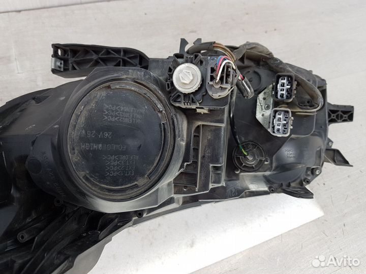 Фара правая Mitsubishi Pajero