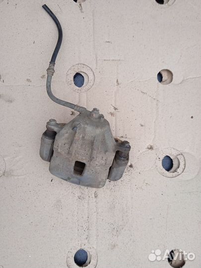 Суппорт передний правый Hyundai Tucson Хенде Туксо