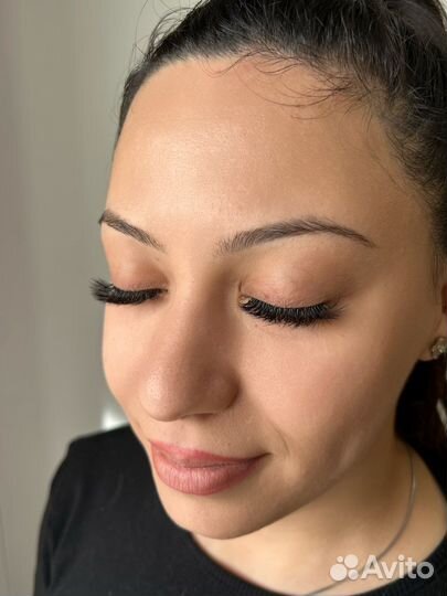 Наращивание ресниц в студии