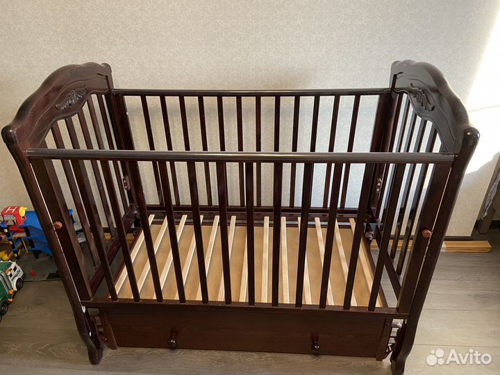 Кровать Гандылян Шарлотта с маятником