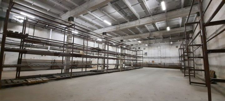 Склад, 913 м²