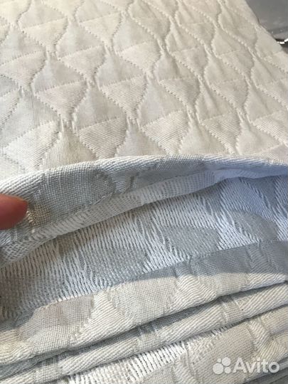 Серое жаккардовое покрывало