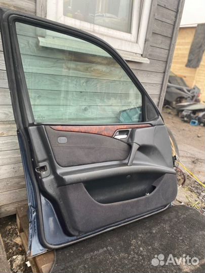 Дверные карты Mercedes E280 седан 2.8 204 Л.С