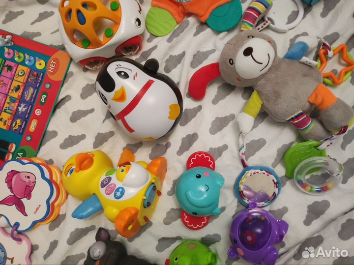 Развивающие игрушки пакетом до года и старше